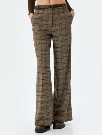 Koton Flared Pantalon in Bruin: voorkant