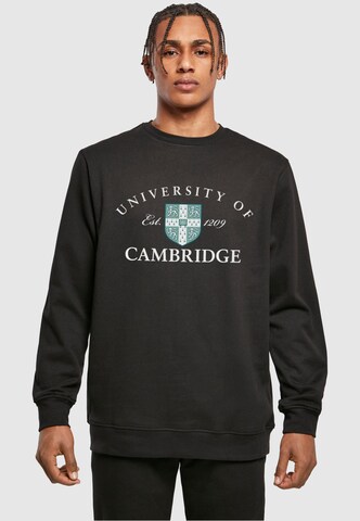 Merchcode Sweatshirt 'University Of Cambridge - Est 1209' in Zwart: voorkant
