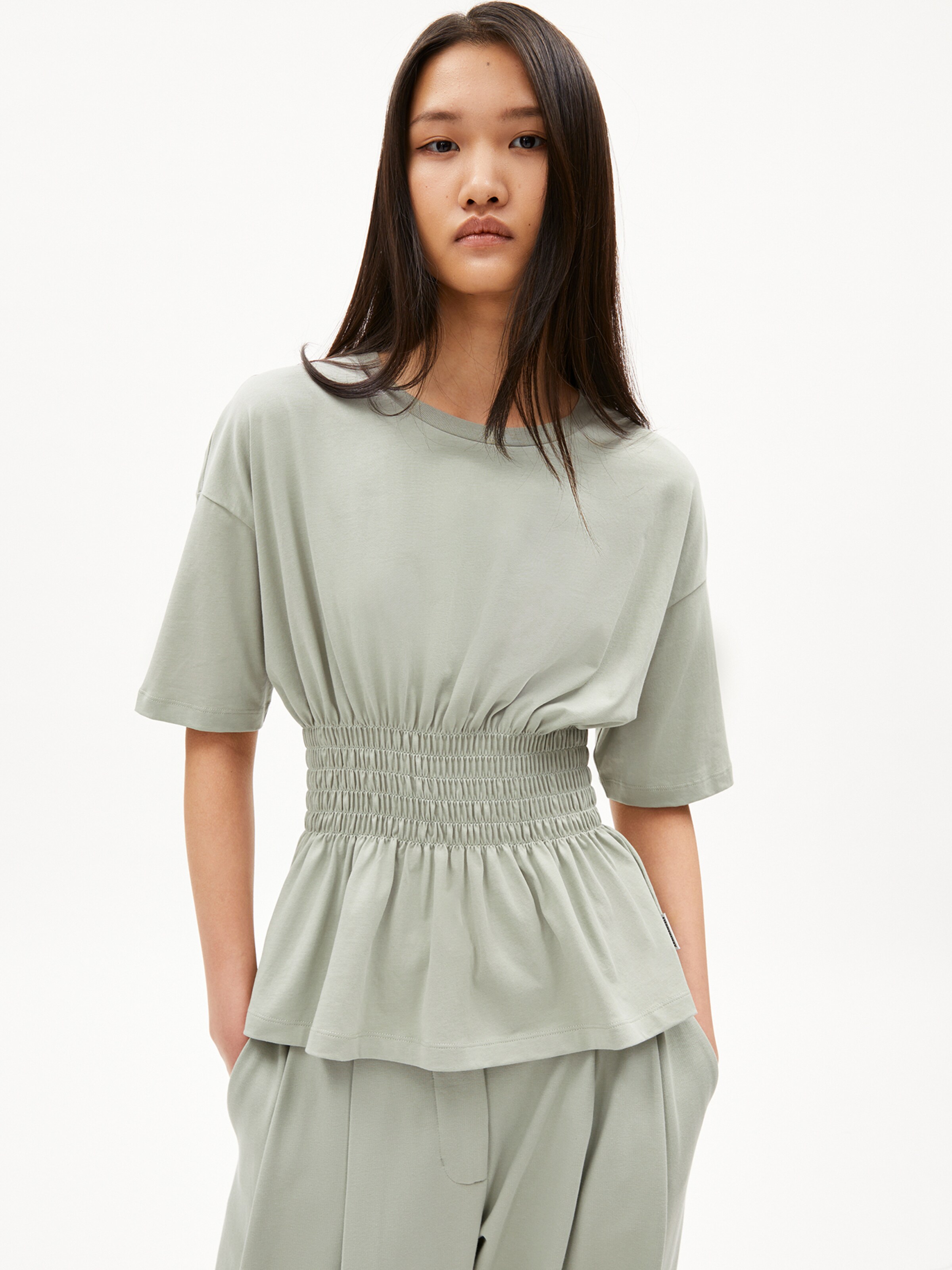 T-shirt ARMEDANGELS en vert : devant