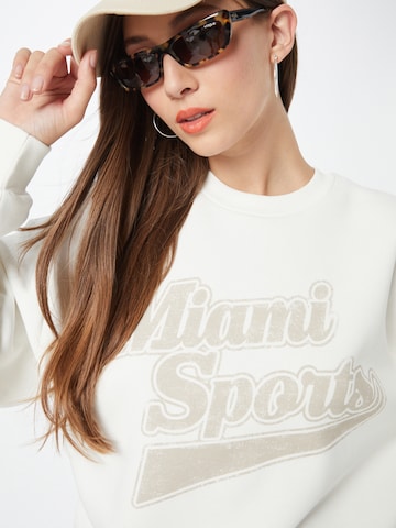Gina Tricot Sweatshirt 'Riley' in Weiß