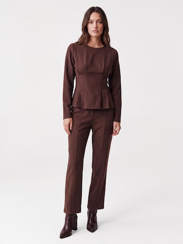 Honnête Atelier Regular Broek 'Marcella' in Bruin: voorkant
