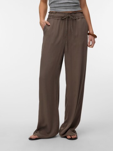 VERO MODA Regular Trousers in Brown: front