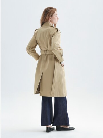 TorWeit Between-Seasons Coat 'Long Trench Coat' in Green