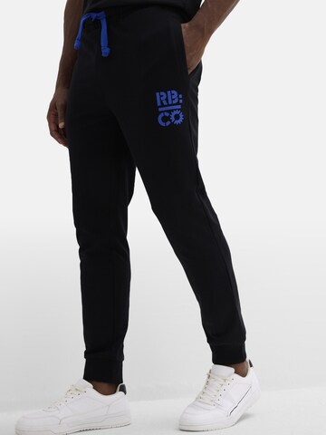 bonprix Tapered Hose in Schwarz: Vorderseite