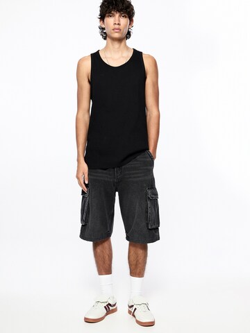 Pull&Bear Lużny krój Bojówki w kolorze czarny