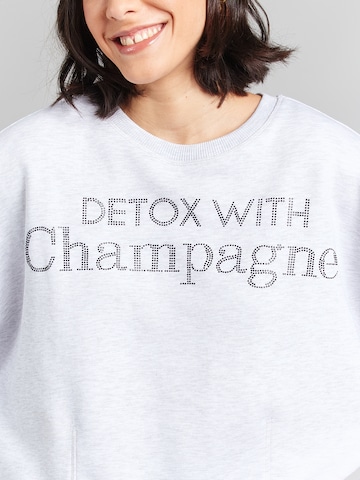 Sweat-shirt 'Detox With Champange' miss goodlife en gris