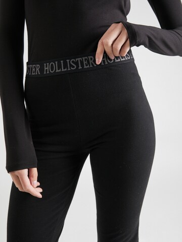 HOLLISTER Flared Leggings in Schwarz