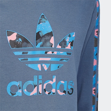 ADIDAS ORIGINALS Sweatshirt 'Camo' in Blauw