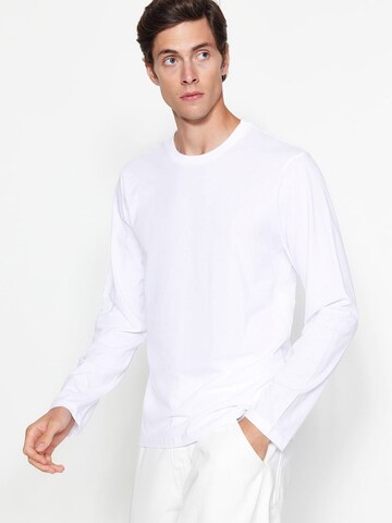 Trendyol Shirt in White: front