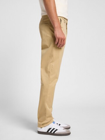 Slimfit Pantaloni 'Slim Chino Sand 112363970' di Lee in beige