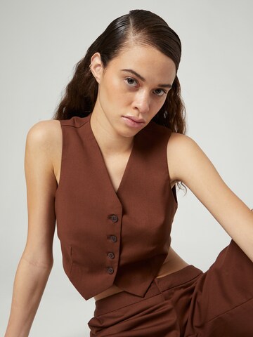 Gilet da completo 'Josefina' di Bella x ABOUT YOU in marrone