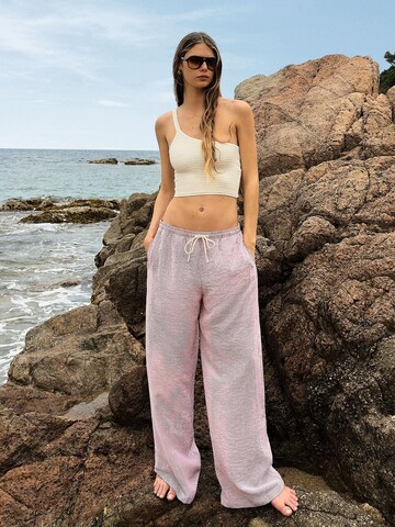 Loosefit Pantalon Bershka en rouge : devant