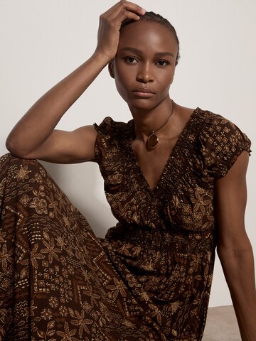Robe Apricot en marron