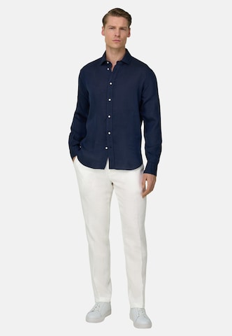 Coupe slim Pantalon chino Boggi Milano en blanc