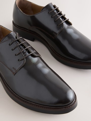 Chaussure à lacets Next en marron