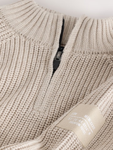 Next Пуловер в бежово