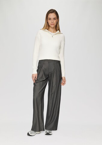 Wide Leg Pantalon à pince QS en gris : devant