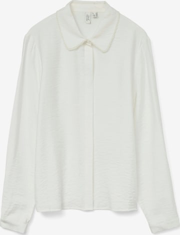 Chemisier 'Camicie 10330306' VERO MODA en blanc : devant