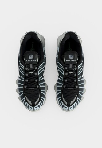 Nike Sportswear Tennarit 'Shox' värissä musta