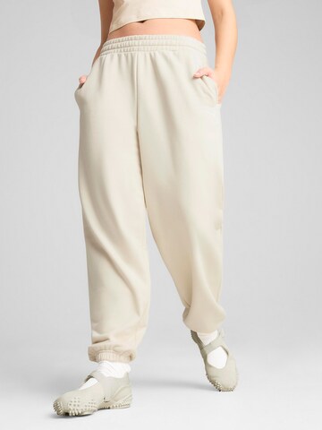 PUMA Tapered Nadrág 'WARDROBE ESS' - fehér: elől