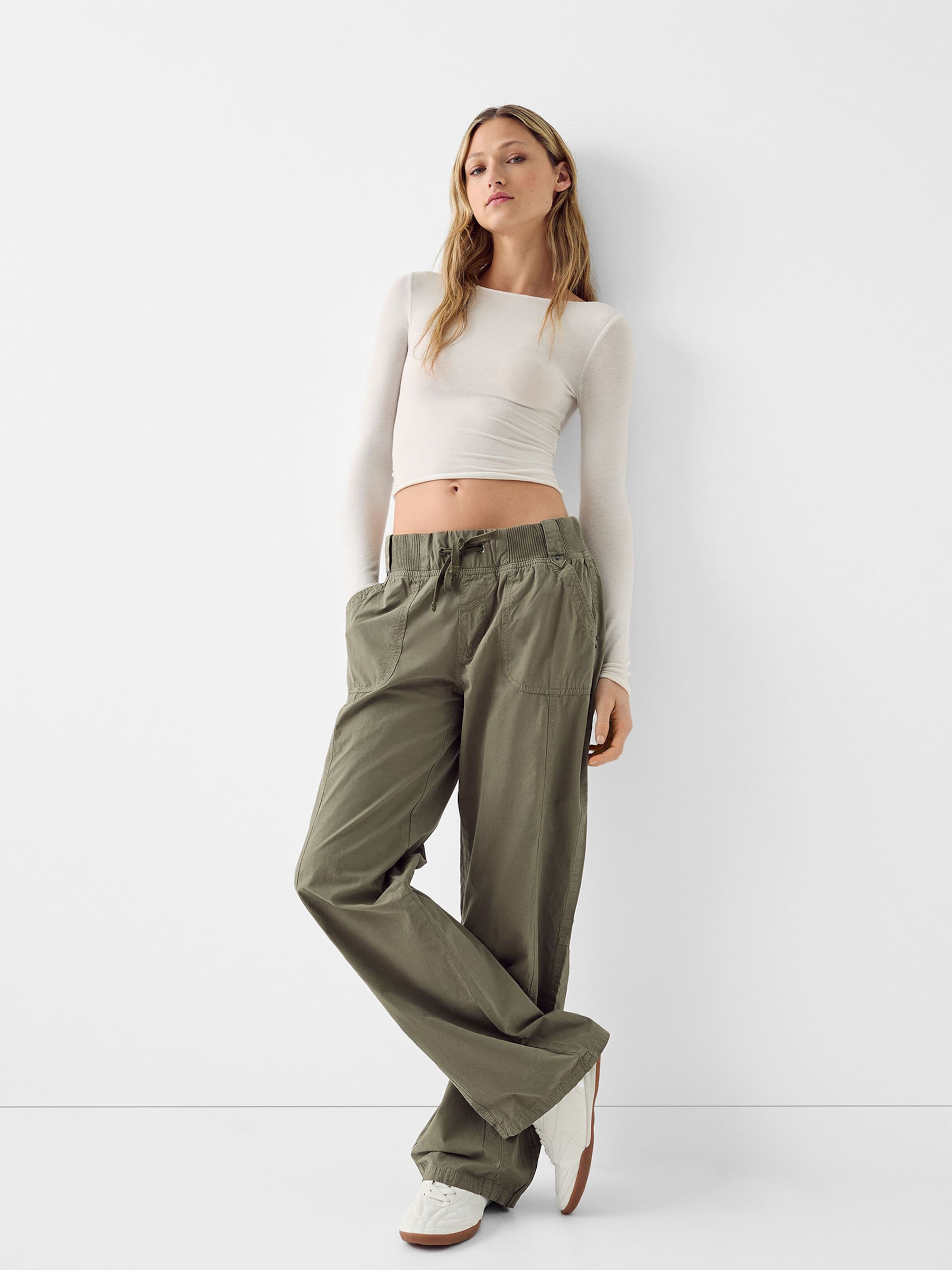 Wide Leg Pantalon Bershka en Kaki ABOUT YOU