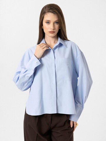 Antioch - Blusa 'Chaimaa' em azul: frente