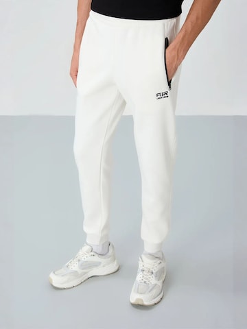 regular Pantaloni sportivi di Tommy Life in bianco