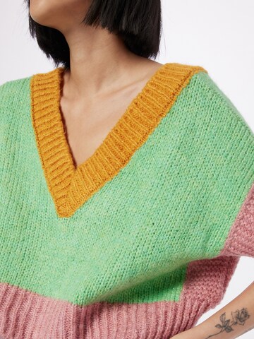 Trendyol Sweter w kolorze zielony