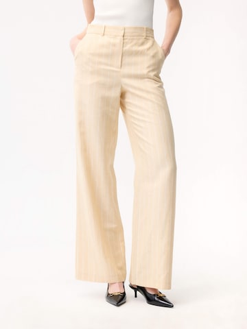 adl Wide leg Pants in Yellow