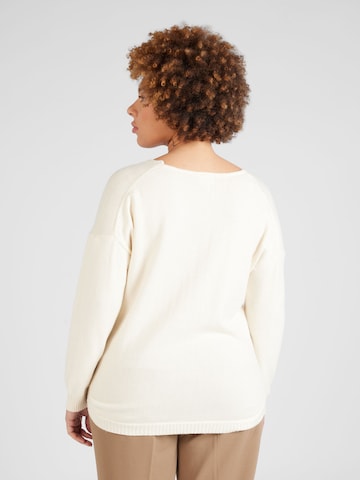 Pull-over 'MARGARETA' ONLY Carmakoma en blanc