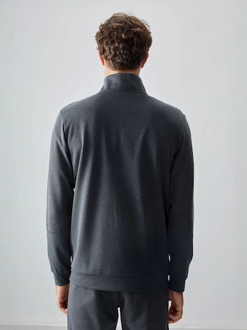 Completo per l'allenamento di Tommy Life in grigio