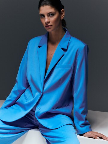 Blazer 'Magdalena' ABOUT YOU x Laura Giurcanu en bleu