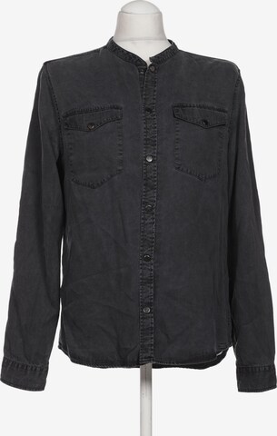 tigha Button Up Shirt in M in Grey: front