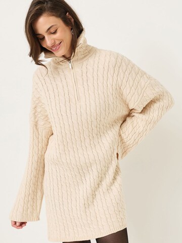 Tamaris Knitted dress in Beige: front