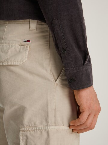 Tapered Pantaloni cargo 'RYAN' di Tommy Jeans in beige