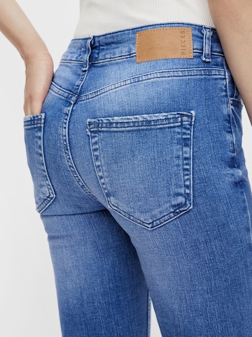 PIECES Skinny Jeans 'DELLY' in Blau