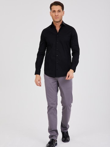7Camicie - Camisa de negocios 'Firenze Satin Man Shirt Black' en negro: frente