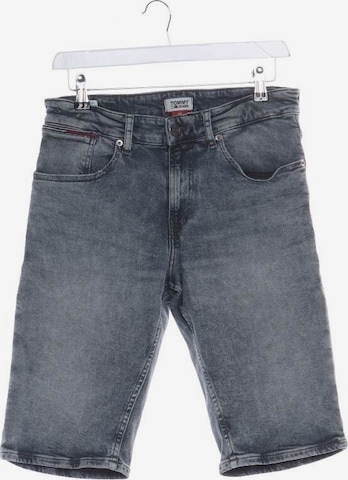 Tommy Jeans Shorts in 29 in Grey: front