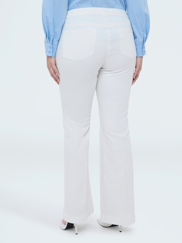 Fiorella Rubino - Acampanado Pantalón en blanco