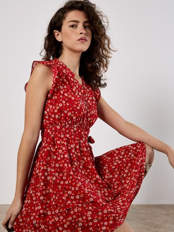 Robe Apricot en rouge
