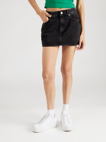 Tommy Jeans Skirt in Black: front