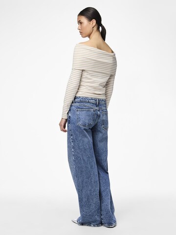 T-shirt 'LAYA' PIECES en beige