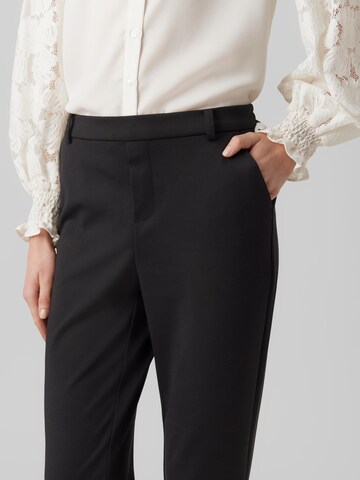 juoda VERO MODA Siaurėjantis Kelnės 'Lucca'
