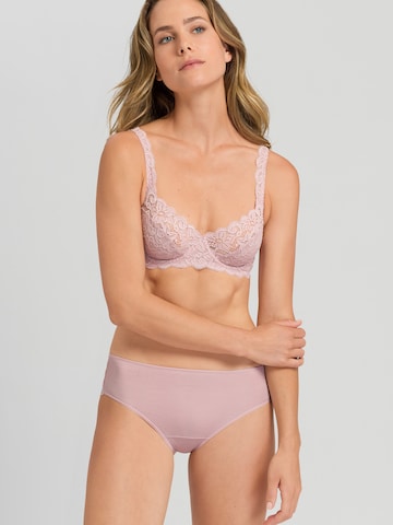 Hanro Bra ' Moments ' in Pink: front