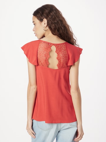 T-shirt 'Natascha' ABOUT YOU en rouge