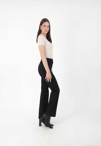 Elara Flared Hose in Schwarz