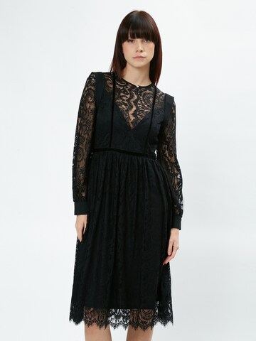 Robe Influencer en noir : devant