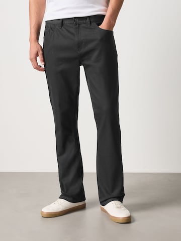 Next Regular Jeans i svart: framsida