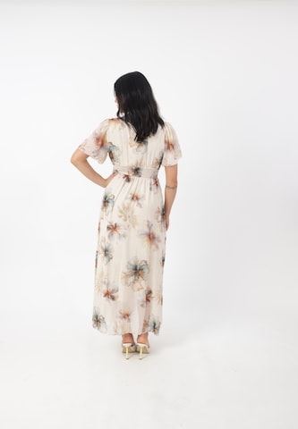 Abito estivo di Elara in beige