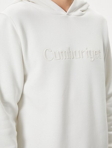 Koton Sweatshirt in White
